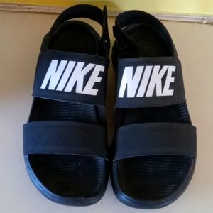 Nike womans size 6 sandals